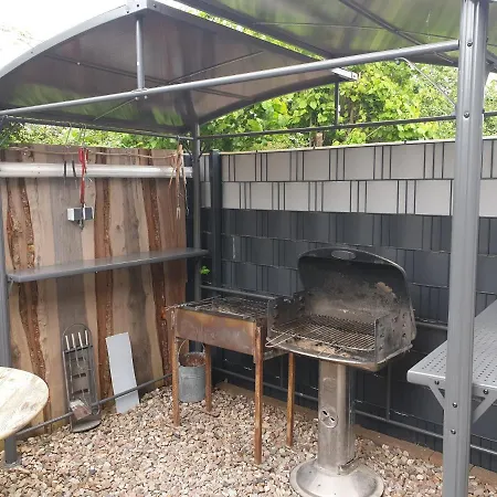 Vera Wellness Ferienhaus בית נופש